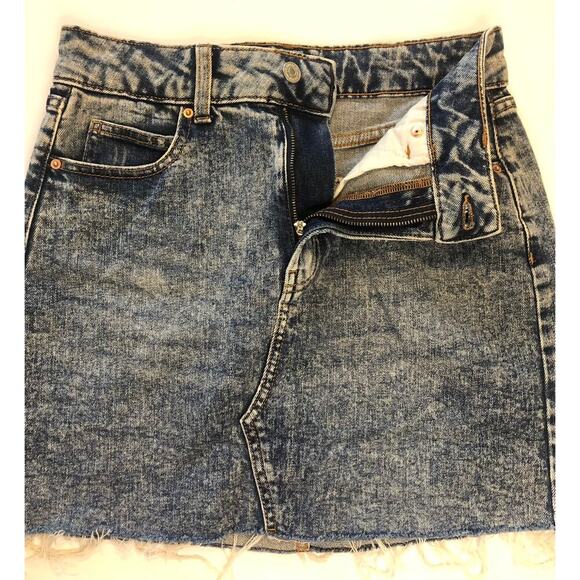Wild Fable Acid Washed Raw Edge Denim Mini Skirt - Size 4 - Picture 2 of 7